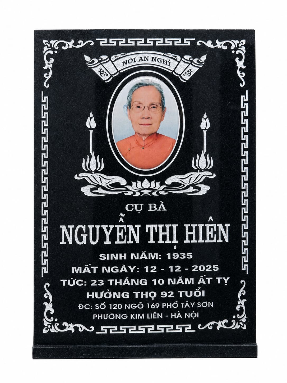 Bia mộ có ảnh tròn, khung hoa lá — ảnh tham khảo trong bộ mẫu Trần Lưu
