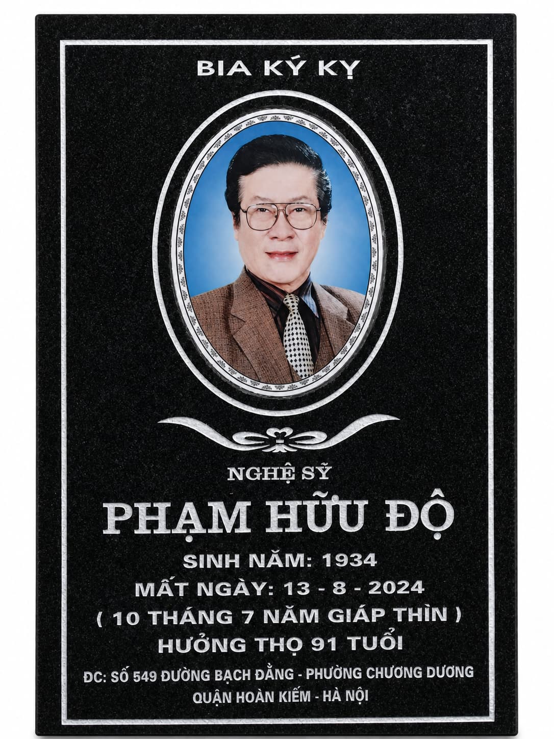 Bia kỷ niệm có ảnh, chữ và viền trắng — ảnh tham khảo trong bộ mẫu Trần Lưu