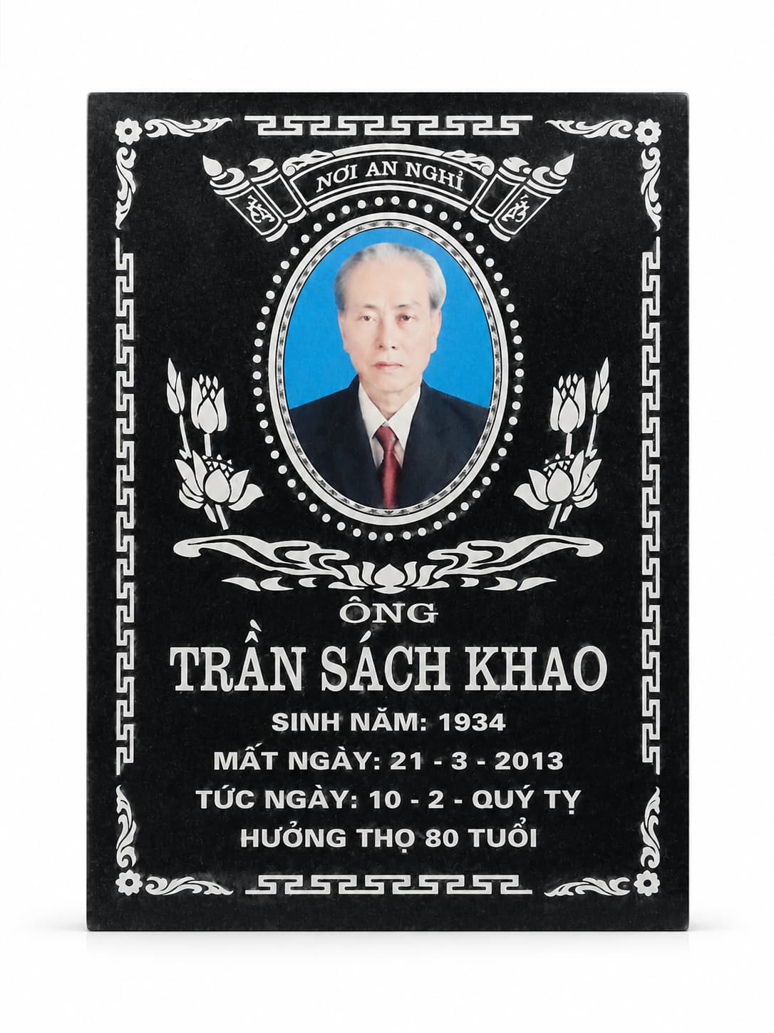 Bia mộ ảnh tròn, hoa văn trắng — ảnh tham khảo trong bộ mẫu Trần Lưu
