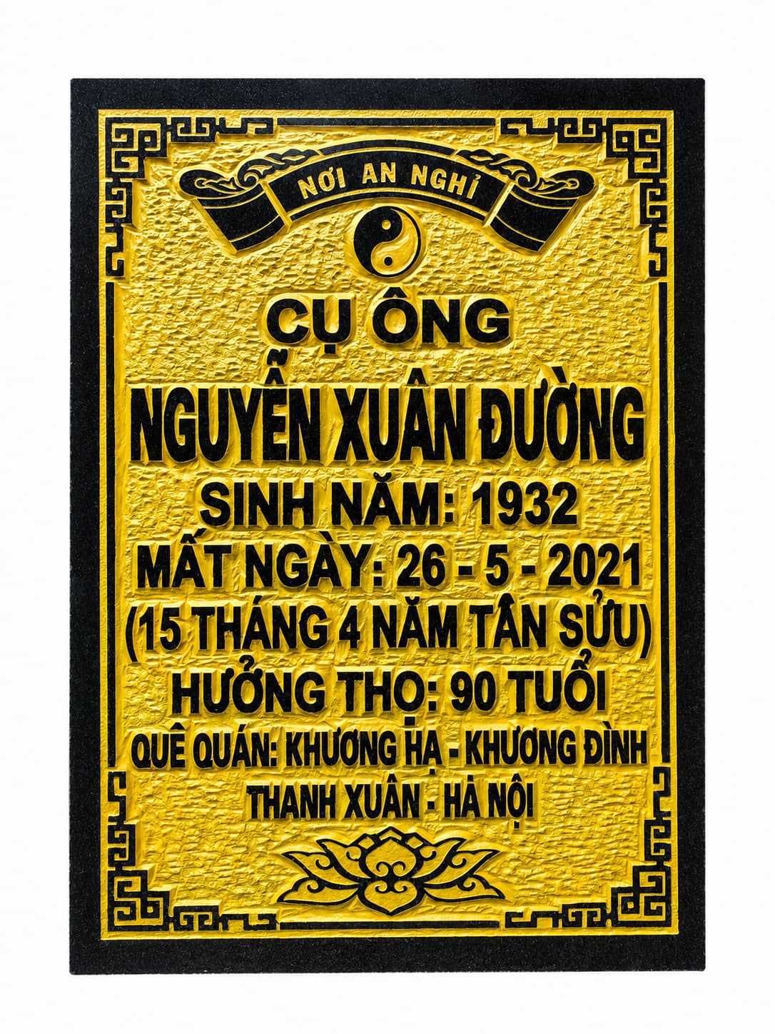 Bia chữ nổi nền vàng, không ảnh chân dung — ảnh tham khảo trong bộ mẫu Trần Lưu